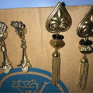 PIERCED COSTUME JEWELRY (2 pairs earrings)